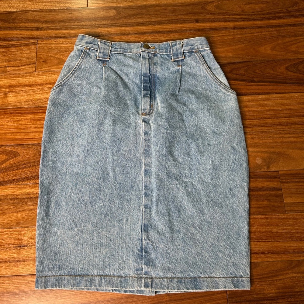 Vivaldi Jeanswear Vintage Light Wash High Waisted Pleated Denim Midi Skirt 4